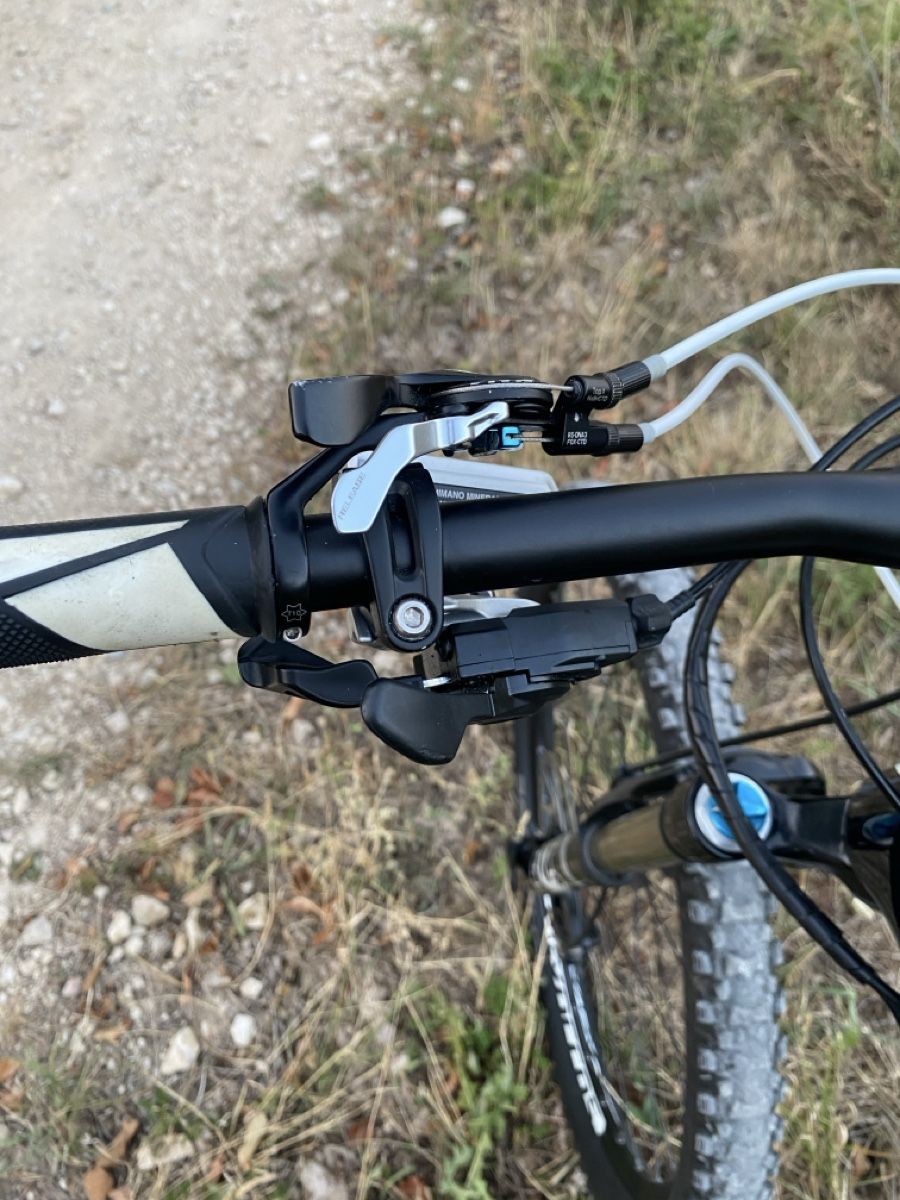 Scott Biciclette: Scott Genius 720 Fully mit Fox/M Carbon/weiss/schwarz – Usato da Rickenbach SO venduto da Tsira 4