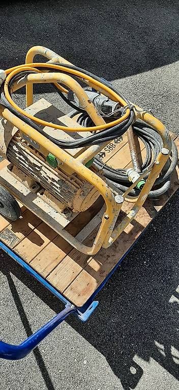 Tutte le macchine: Umformer mit Rüttelflaschen – Usato da Thayngen venduto da Eddi68 4