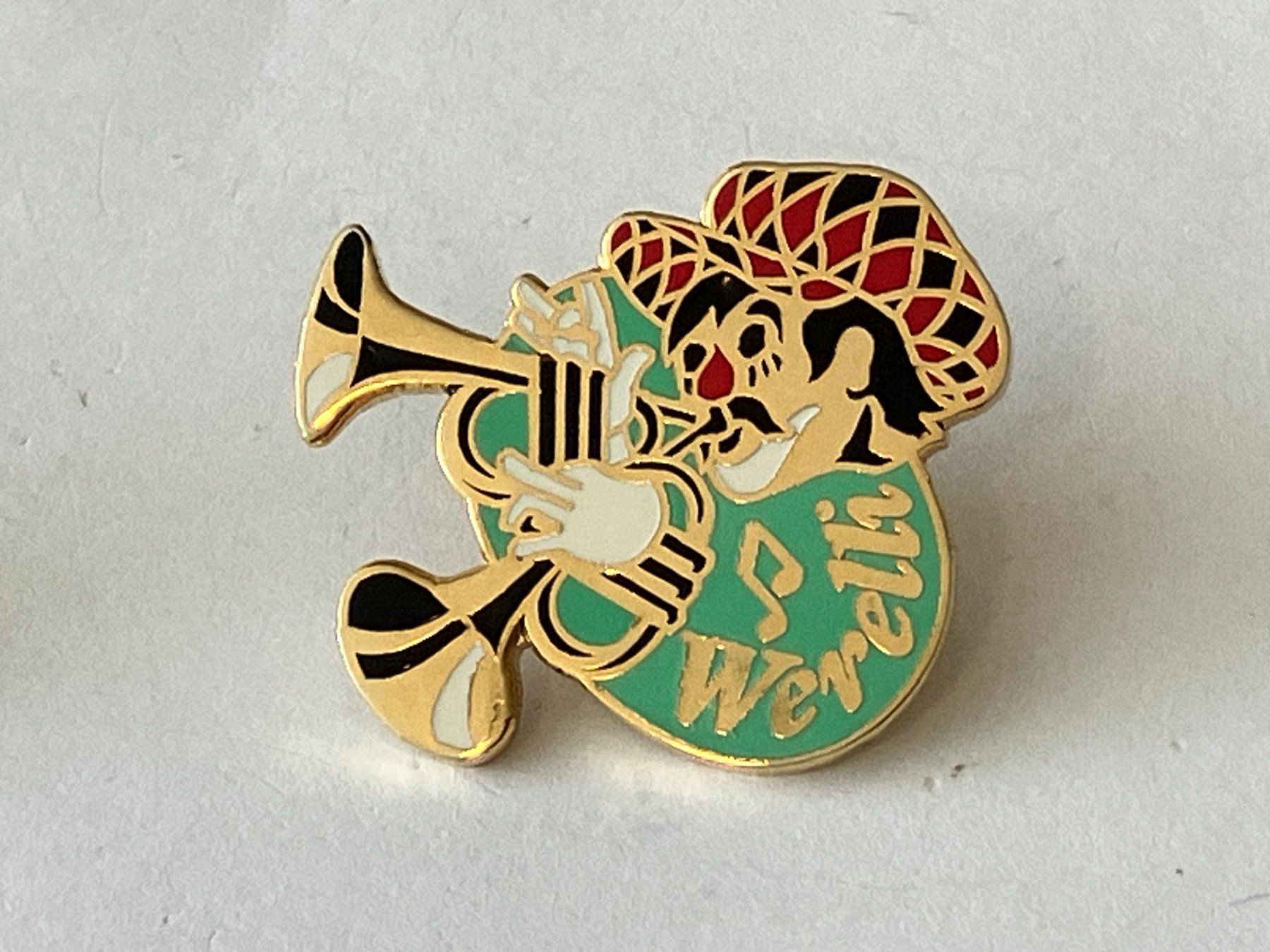 Placchette & Badge: 1 Pin Werelit – Usato da Basel venduto da djwwpp
