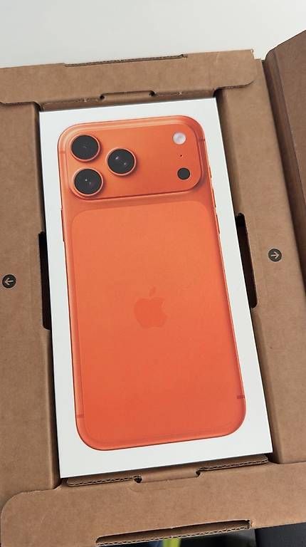 Apple Telefoni cellulari / Smartphones: Iphone 17 Pro Max 512 GB Cosmic Orange – Nuovo e nell'imballaggio originale da Basel venduto da alu_l9s8