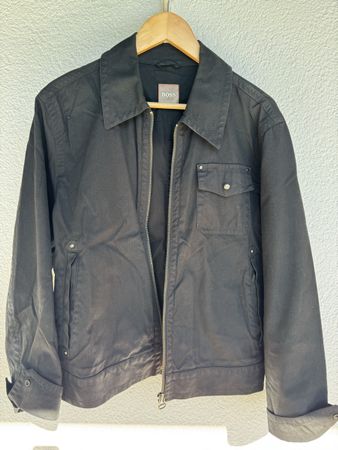 Leichte Hugo Boss Jacke, Gr.48