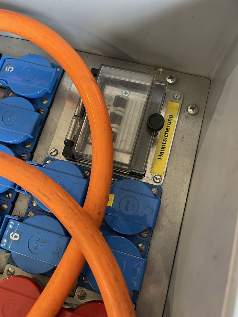 Alimentazione elettrica: Stromverteiler CEE32 – Usato da Nesslau venduto da Pbon 3