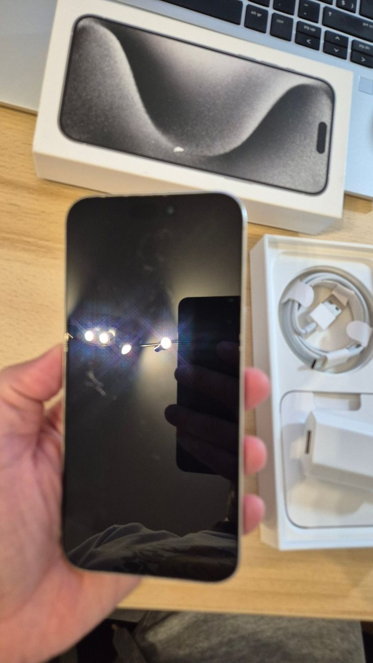 Apple Telefoni cellulari / Smartphones: iPhone 15 Pro Max 256GB White 3042 – Usato da Münchenbuchsee venduto da MV_Solutions 9