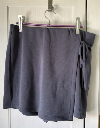 Leichte Sommer Shorts, bequem & luftig, Grösse M