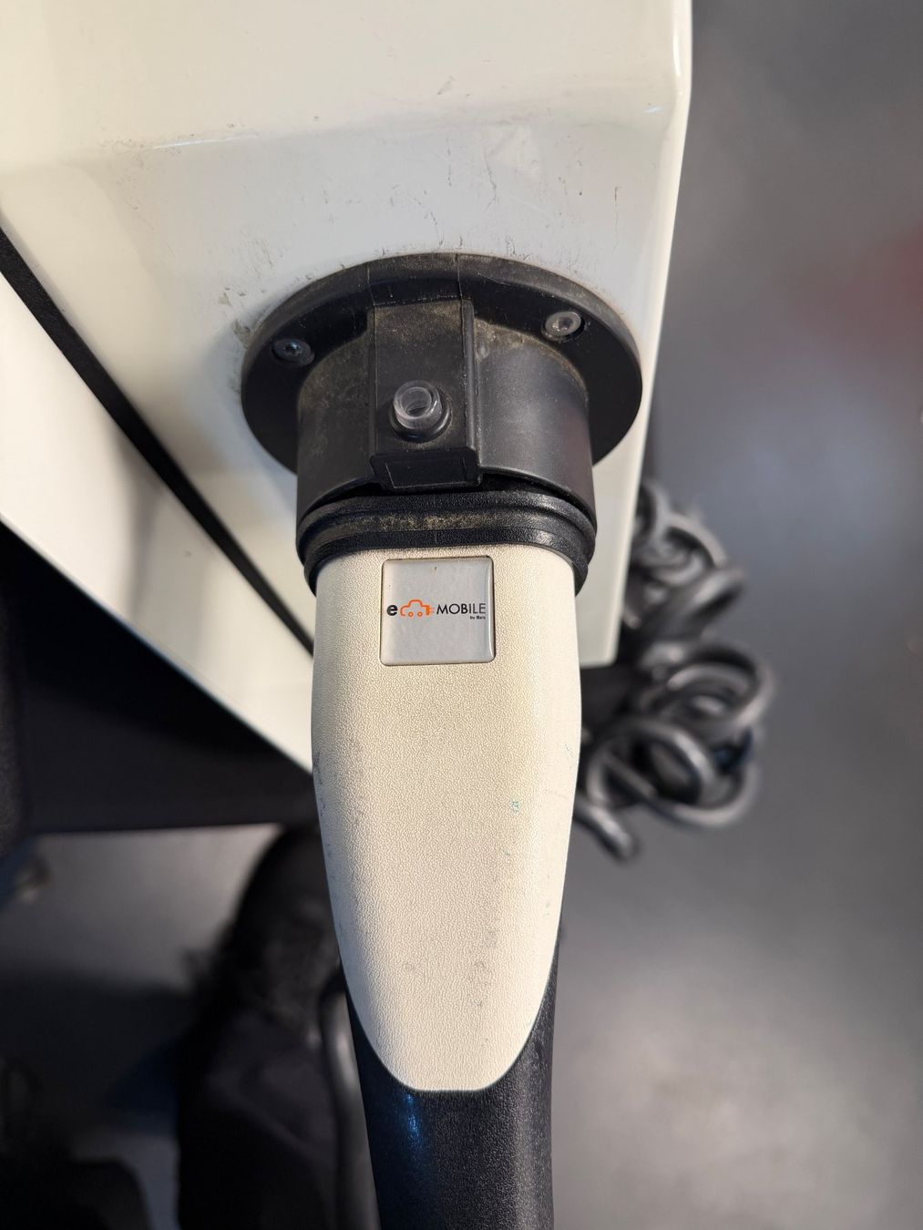 Spine: Cablex Profi-Wallbox / E-Ladestation mit Typ 1 & Typ 2 – Usato da Wettingen venduto da Auto-Center-Kueng 3