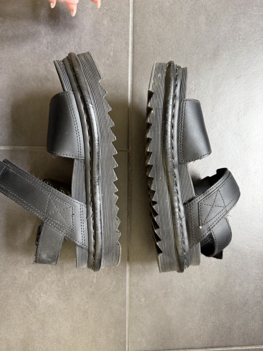 Scarpe da donna: Dr. Martens Sandalen, schwarz, Grösse 38 – Usato da Zürich venduto da ChiaraJacomet 3