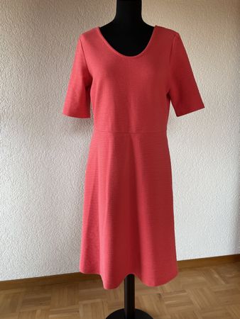 Kleid Grösse L XL perfekte Passform Cocktail kl stern