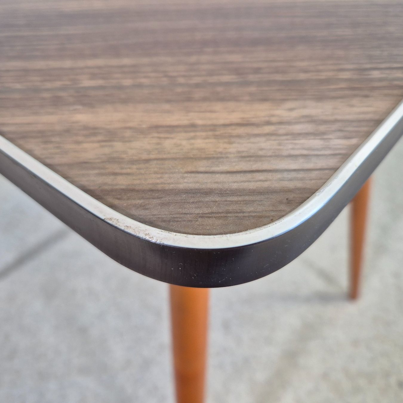 Tische: MCM Coffee-Table Beistelltisch Holzoptik Tisch – Gebraucht aus Nottwil von Wondewa-Shop 7