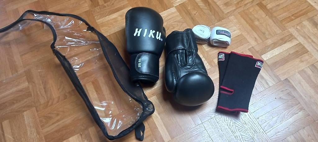 Guanti & manicotti: Gants de boxe et accessoires – Usato da Ecublens VD venduto da tur_79m6