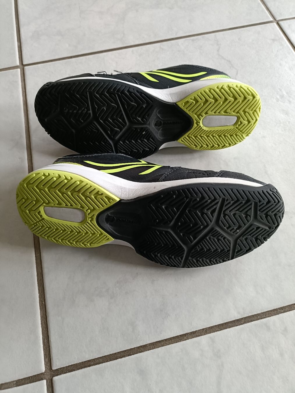 Scarpe da uomo: Hallenschuhe Artengo Gr. 36 – Usato da Buchrain venduto da Siro82 1