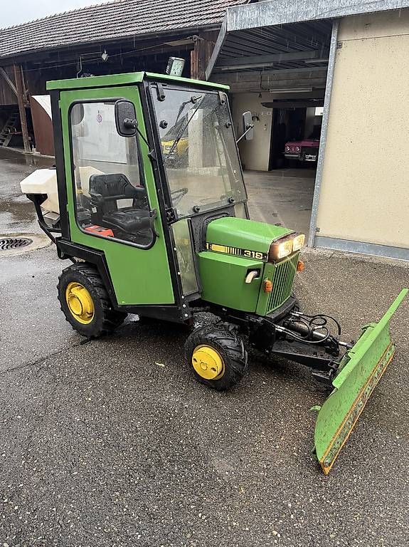 John Deere Sgombero neve: John Deere mit Schneepflug – Usato da Boswil venduto da Zollo1995 1