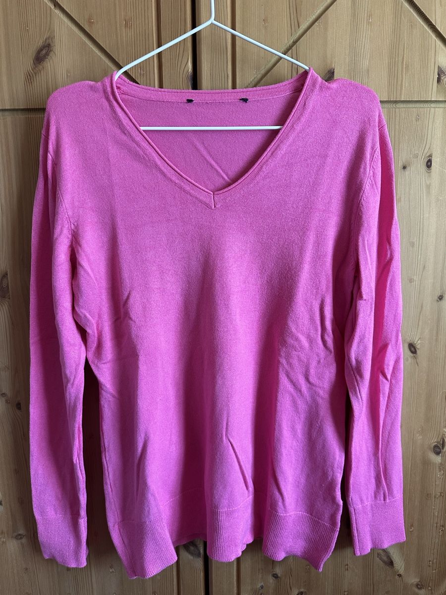 Pullover & Sweatshirts: Pink Pullover, V-Ausschnitt, Grösse M, Baumwolle – Neu (gemäss Beschreibung) aus Hergiswil NW von kaufe_at_kaufmann