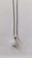 Collier avec pendentif Opale Blanche en Acier