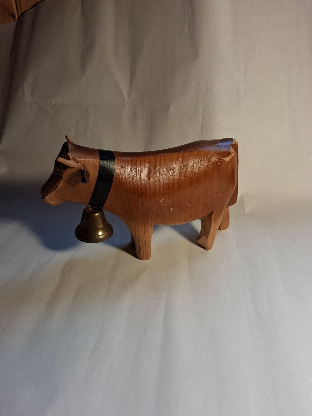 Figurines: Holzkuh mit Glocke  – D'occasion à Schwellbrunn par corluk 4
