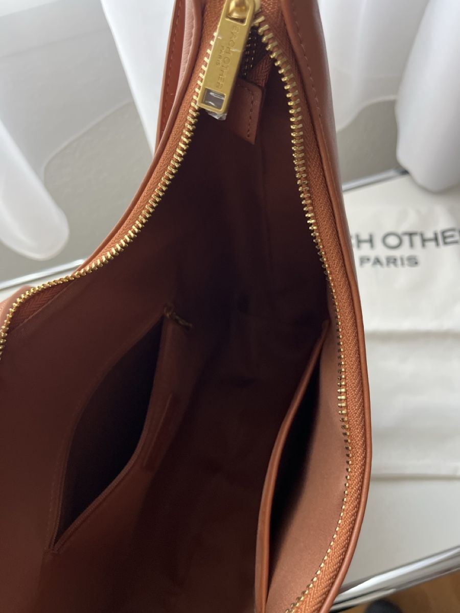 Sacs femmes: Each Other Paris Leder  Handtasche, neu – Neuf avec emballage d'origine à Bätterkinden par spital144 4