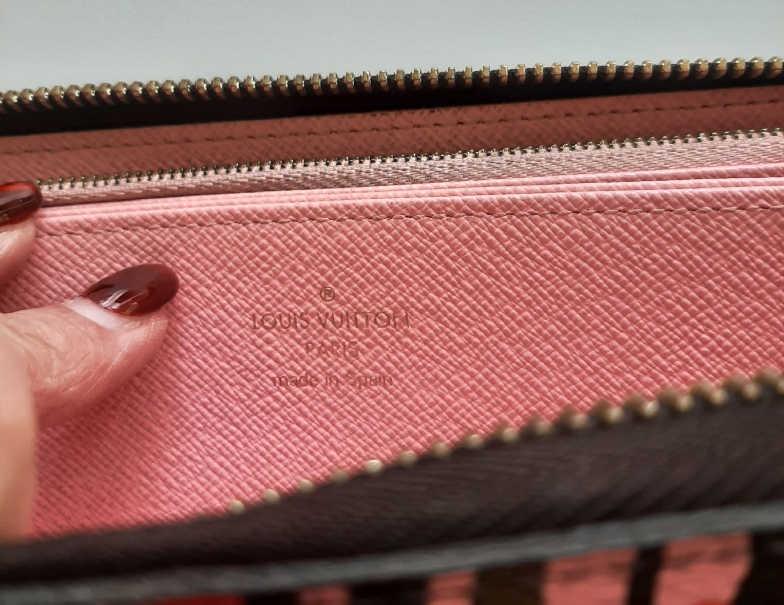 Louis Vuitton Portafogli: Portefeuille Louis Vuitton édition limitée – Usato da Chêne-Bourg venduto da chsandra34 5