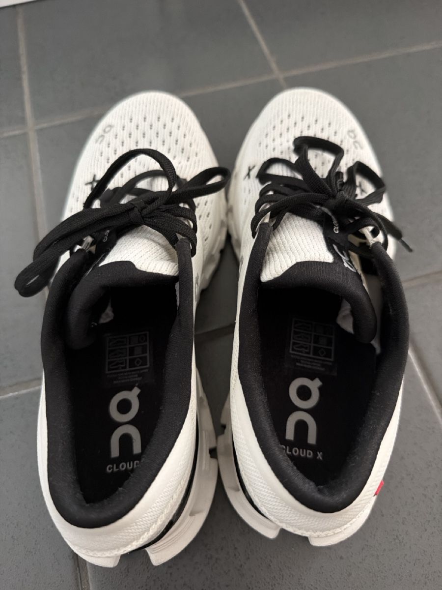On Chaussures femmes: ON Sneakers Cloud X – Neuf (Voir description) à Zürich par DS1710 2