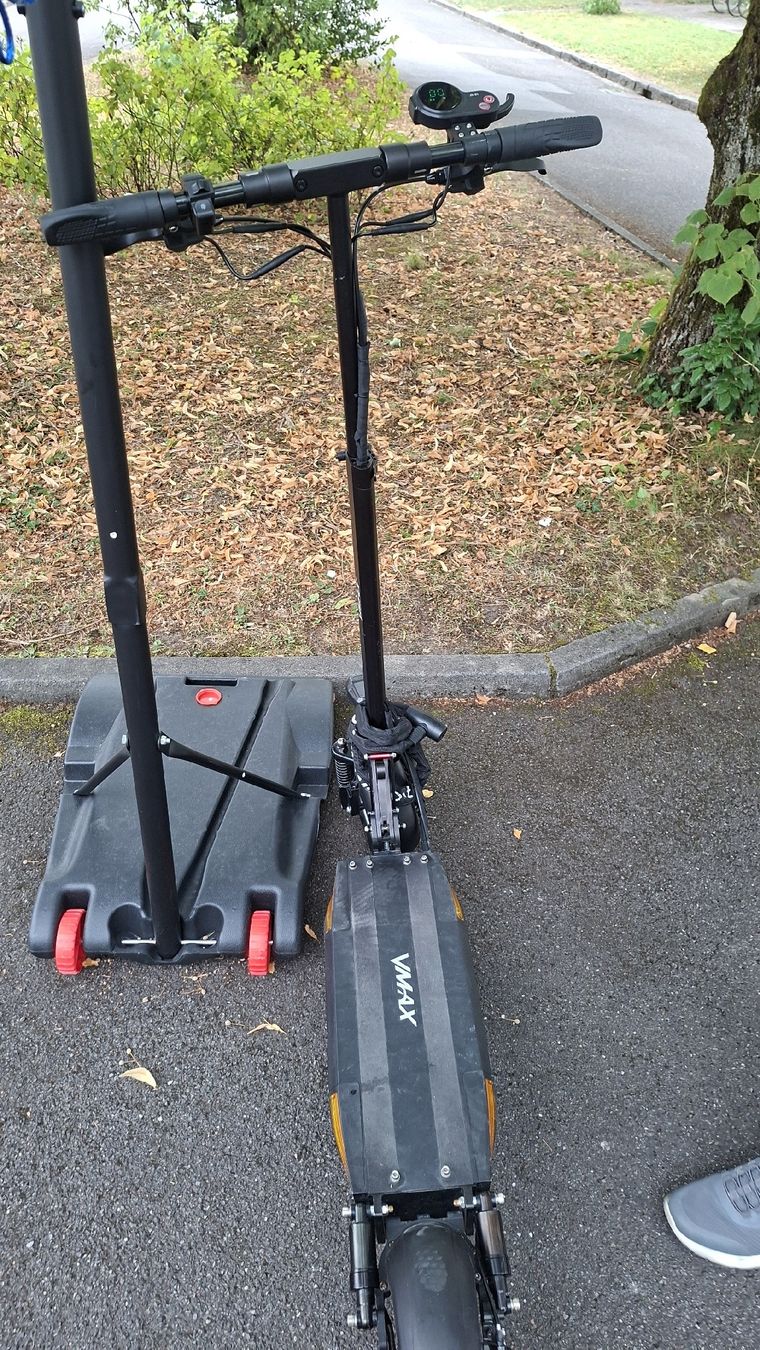 Scooters: Elektro-Scooter VMAX R25 Performance 2020 gebraucht – D'occasion à Rümlang par abd_6zst 4