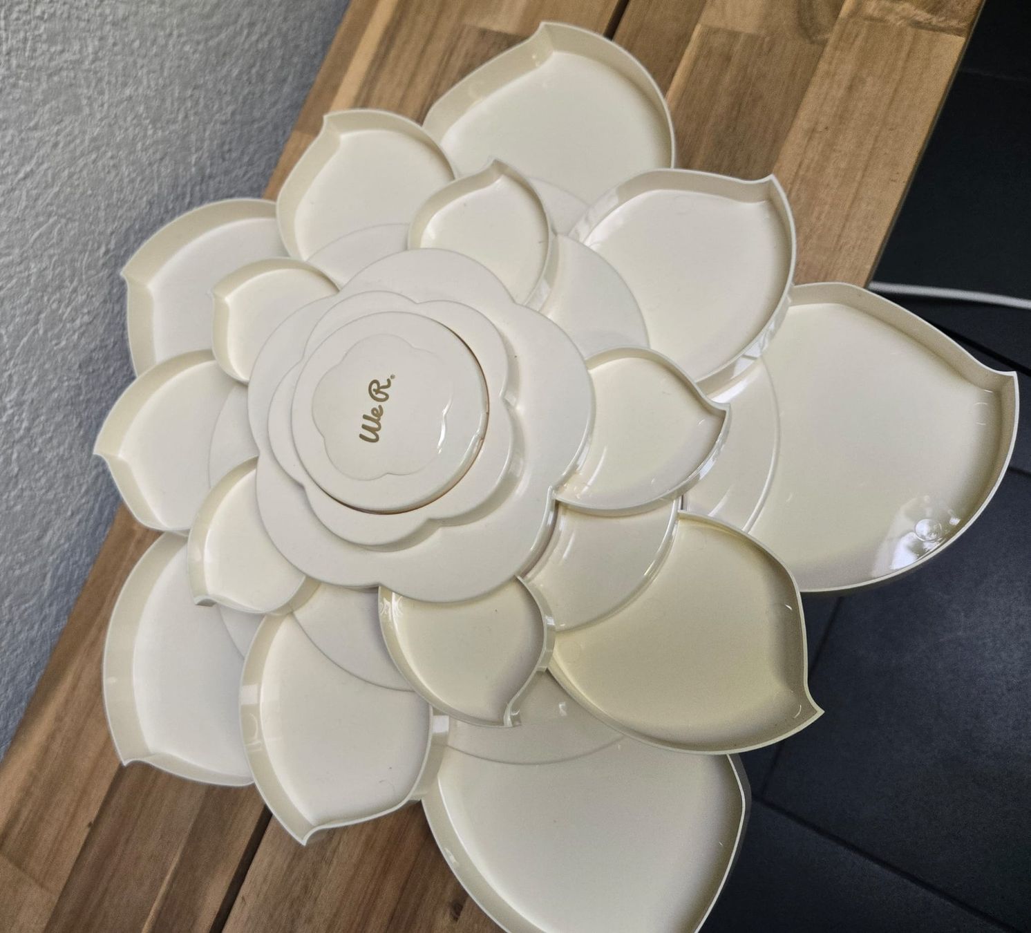 Behälter & Ähnliches: We R Memory Keepers Aufbewahrungsbox Blume weiss – Gebraucht aus Rheinsulz von Dred 5