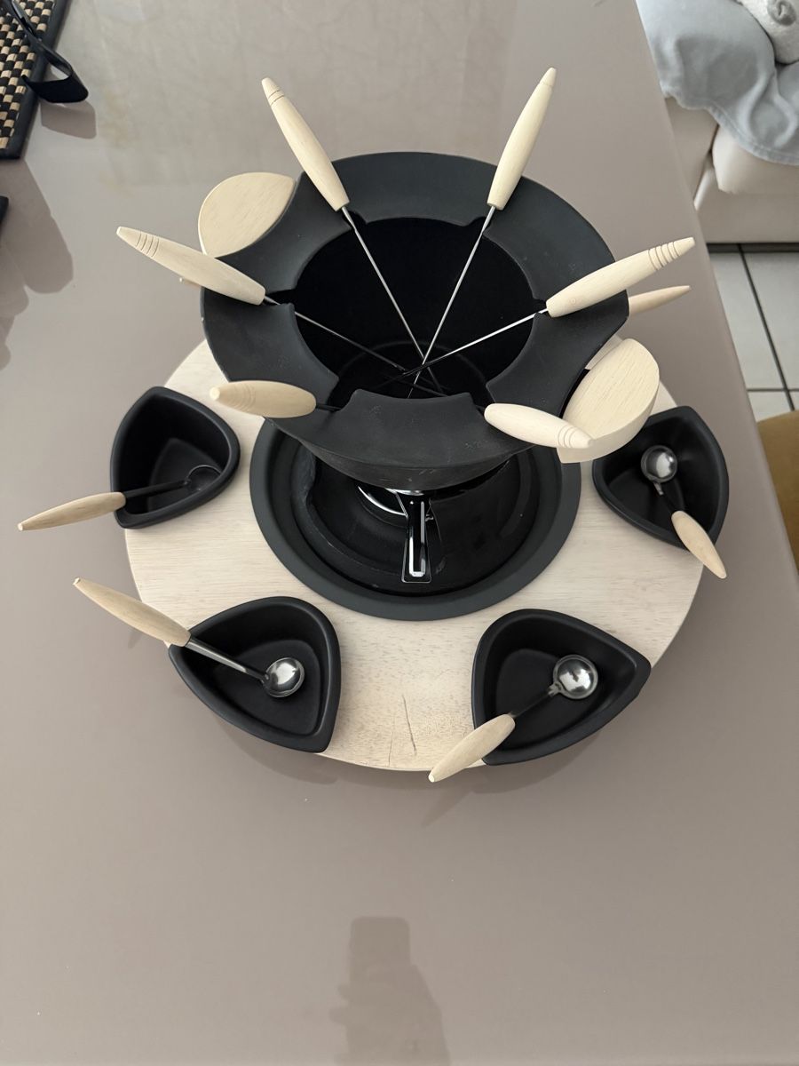 Geschirrsets: fondue chinois en fonte – Gebraucht aus Sembrancher von cha_x76c