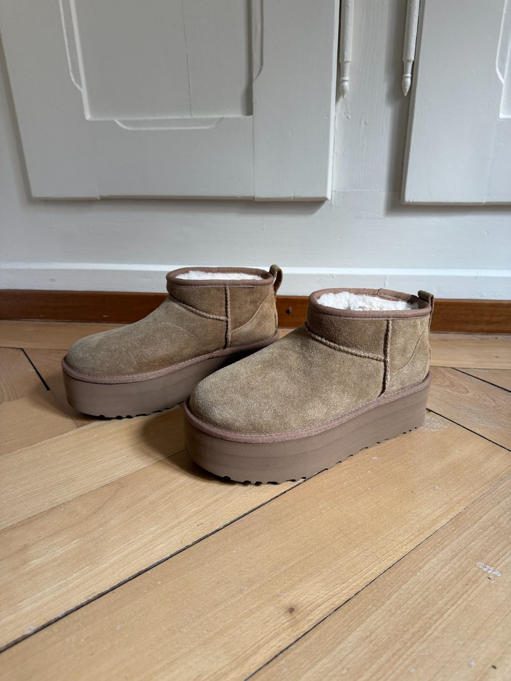 Ugg Scarpe da donna: UGG - Leder Plateau Winterschuhe hellbraun 38 – Usato da Zürich venduto da Diazaio