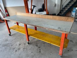 Werkbank   (auf Räder & höhenverstellbar)