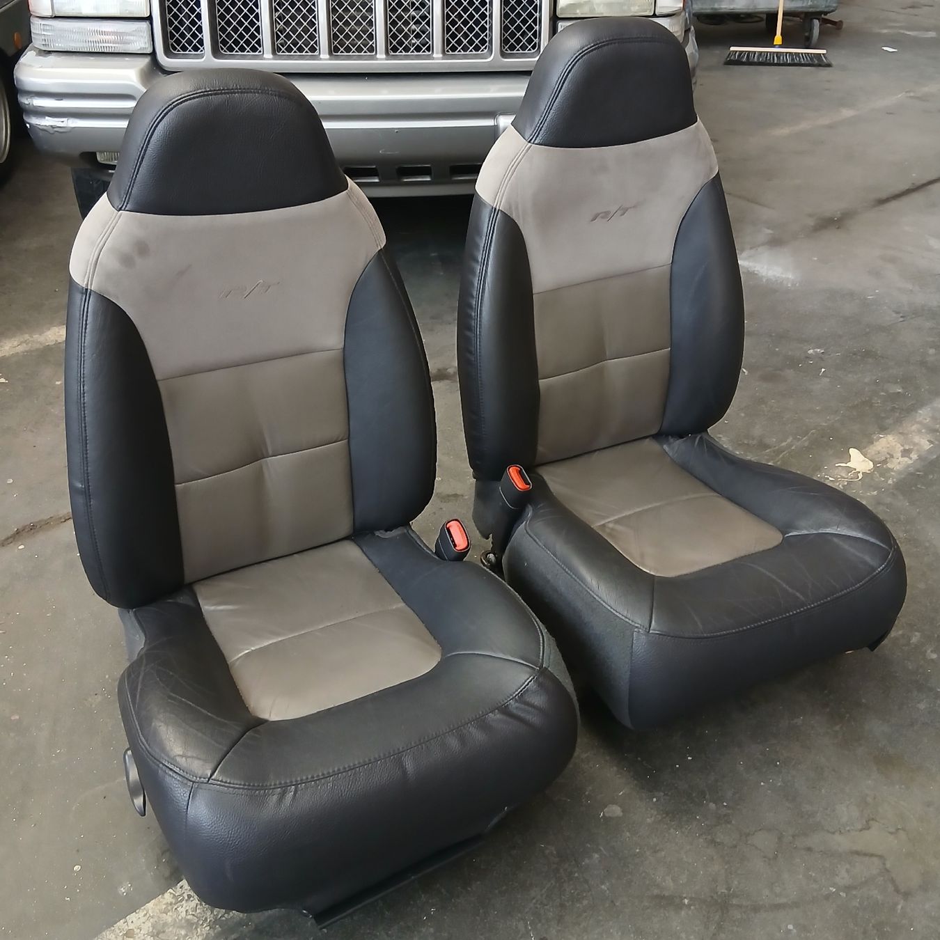 Dodge Tutti pezzi di ricambio auto: Sièges Dodge Durango 5.9 RT 1998-2003  – Usato da la heutte venduto da Auto-stock