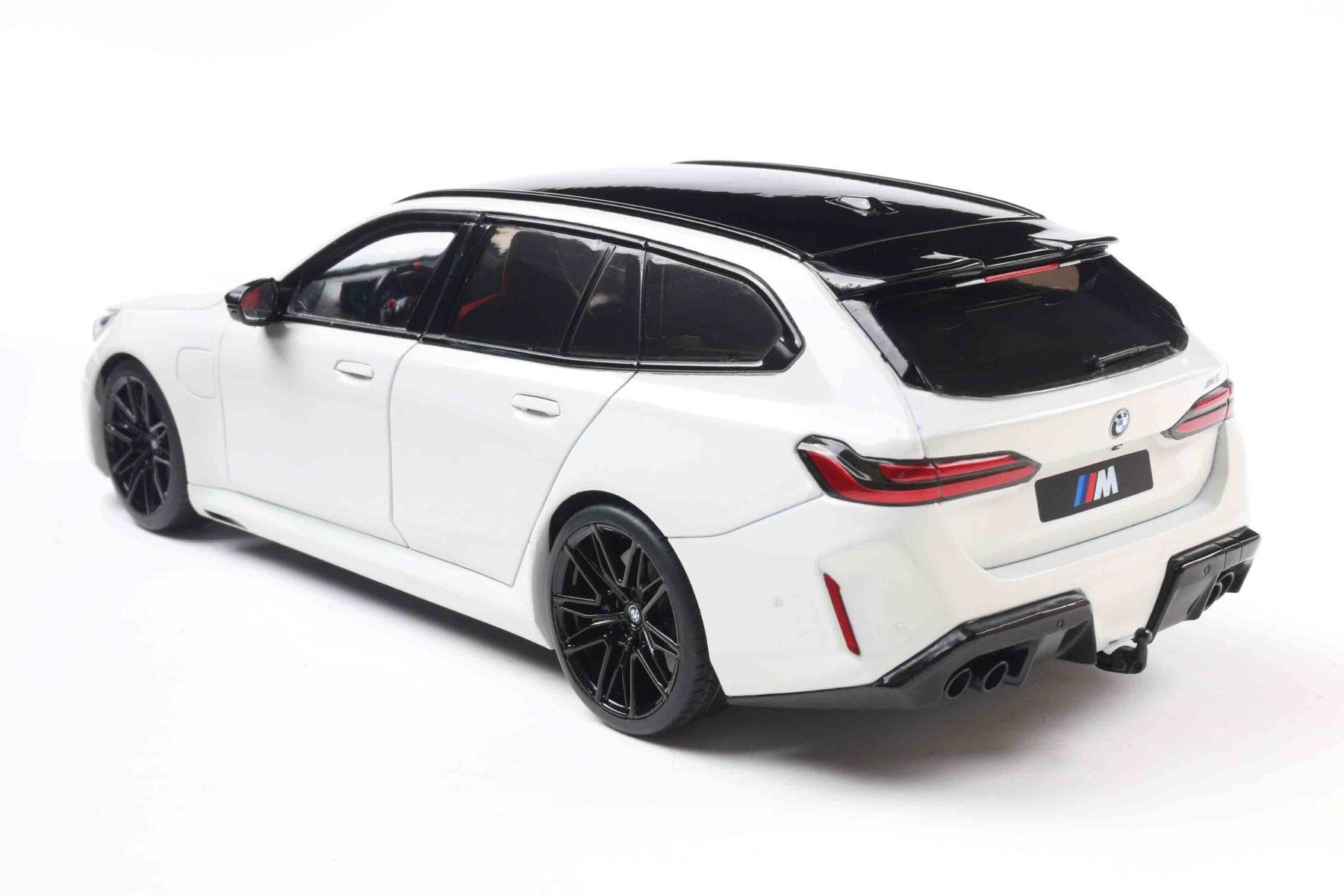 BMW Modellautos: BMW M5 TOURING 2024 - WHITE - SOLIDO 1/18 – Neu und originalverpackt aus Splügen von alexrj 3