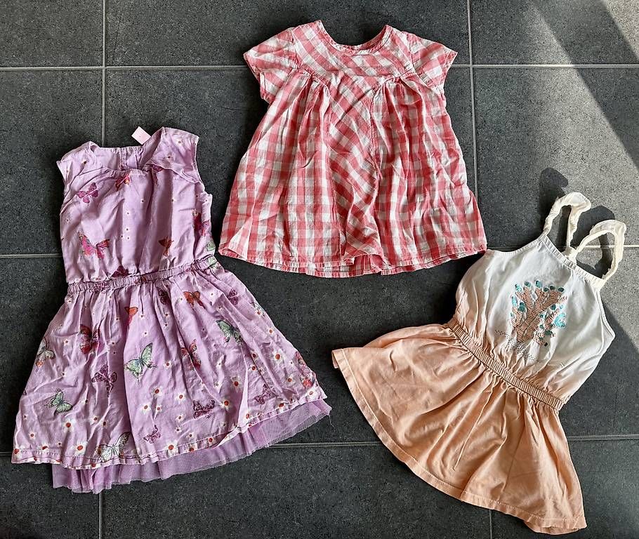 Lotti & Set di vestiti: Sommer Set Mädchen Kleider & Shirts, Grösse 98 – Usato da Ottenbach venduto da bienemaja010 1