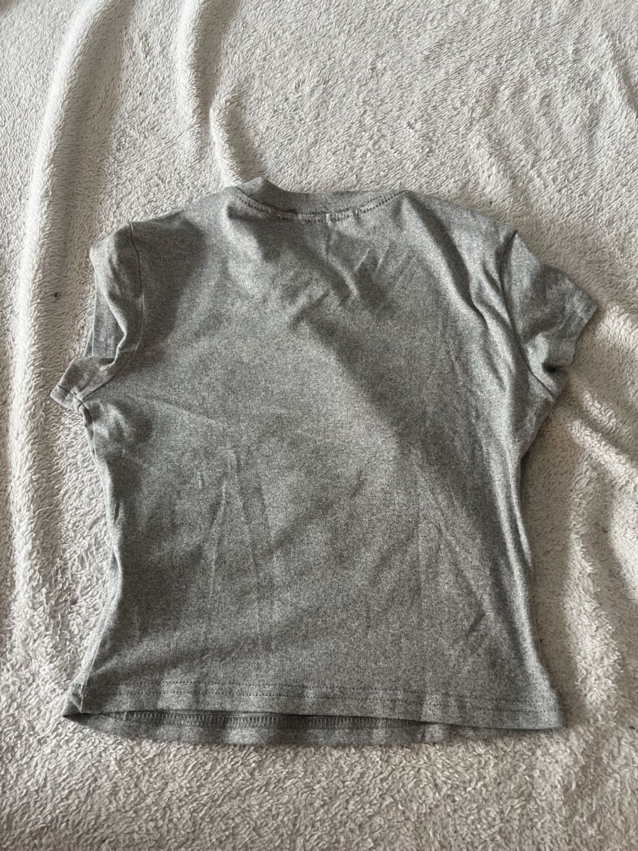T-shirt: Graues Shirt – Usato da Birsfelden venduto da kik_qtt8 2