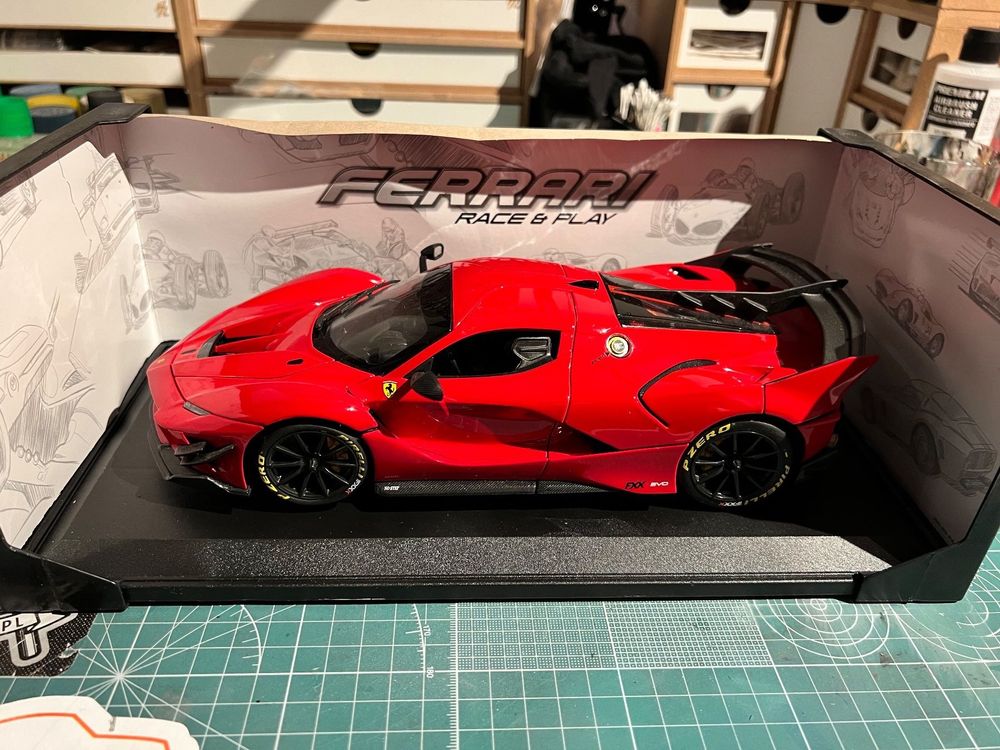 Bburago 1:18 Ferrari FXX-K Evo 2017 Peter Mann #27 Tour de France blue