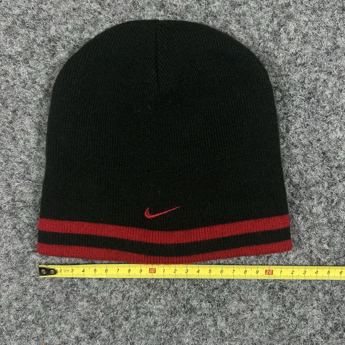 Nike Copricapi, berretti & cappellini: Nike beanie – Usato da La Sagne NE venduto da Matlasape 1