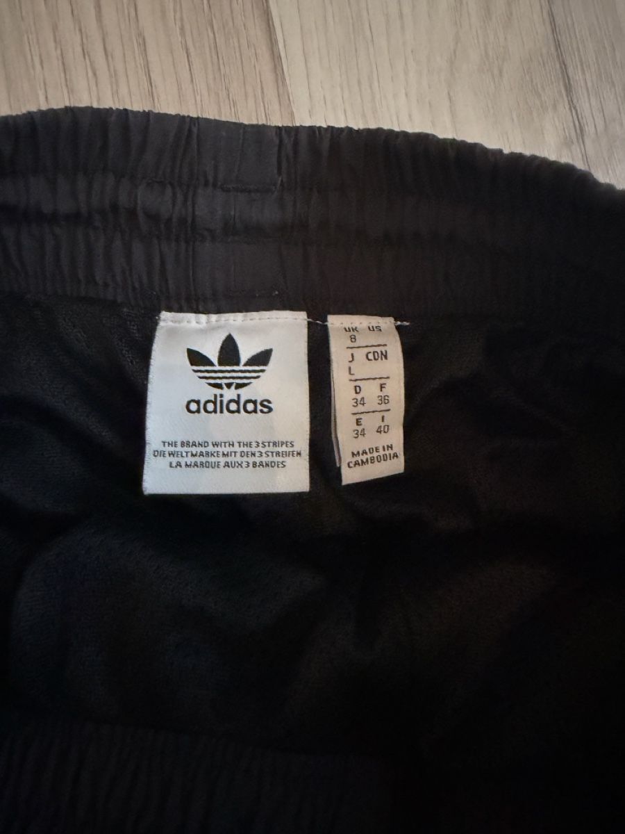 Adidas Pantaloni: Adidas Trainingshose – Usato da Davos Platz venduto da ang_m2dp 2