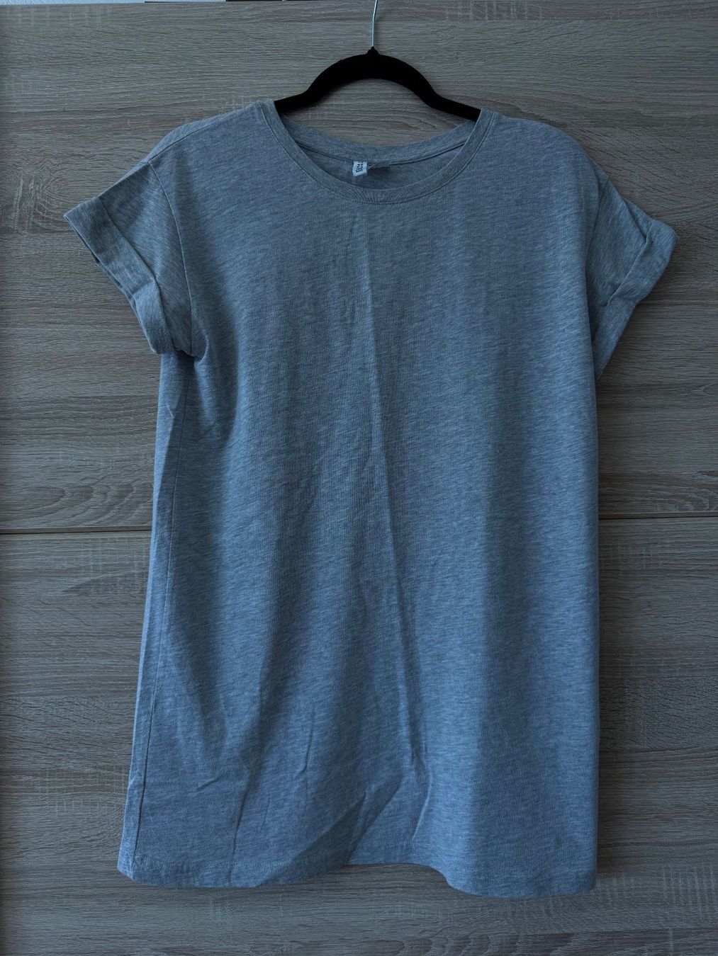 Vestiti: Robe T-shirt grise – Usato da Montreux venduto da iza_peche8