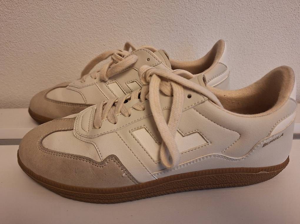 Chaussures femmes: FLAMINGOS LIFE Burela Weiss – D'occasion à Nottwil par Janosch68