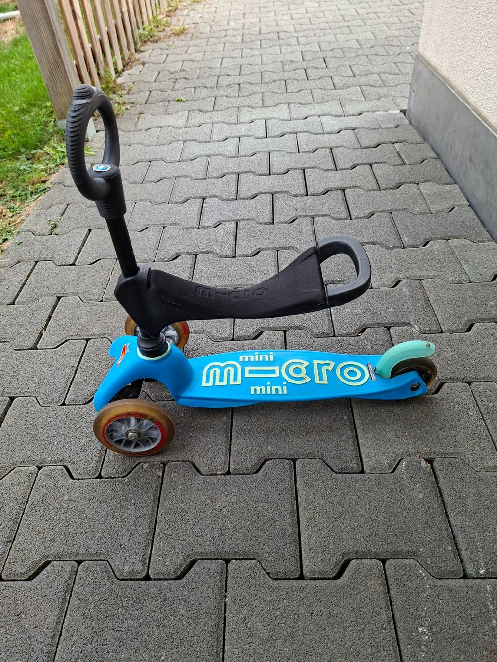 Micro Kickboard: Kinderroller Micro Mini blau drei Räder gebraucht – Gebraucht aus Waltenschwil von BJBari 4