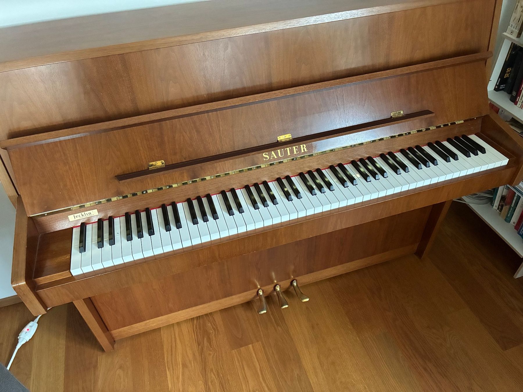 Strumenti musicali: Sauter Klavier Nussbaum mit Hocker – Usato da Zürich venduto da trictictac 1