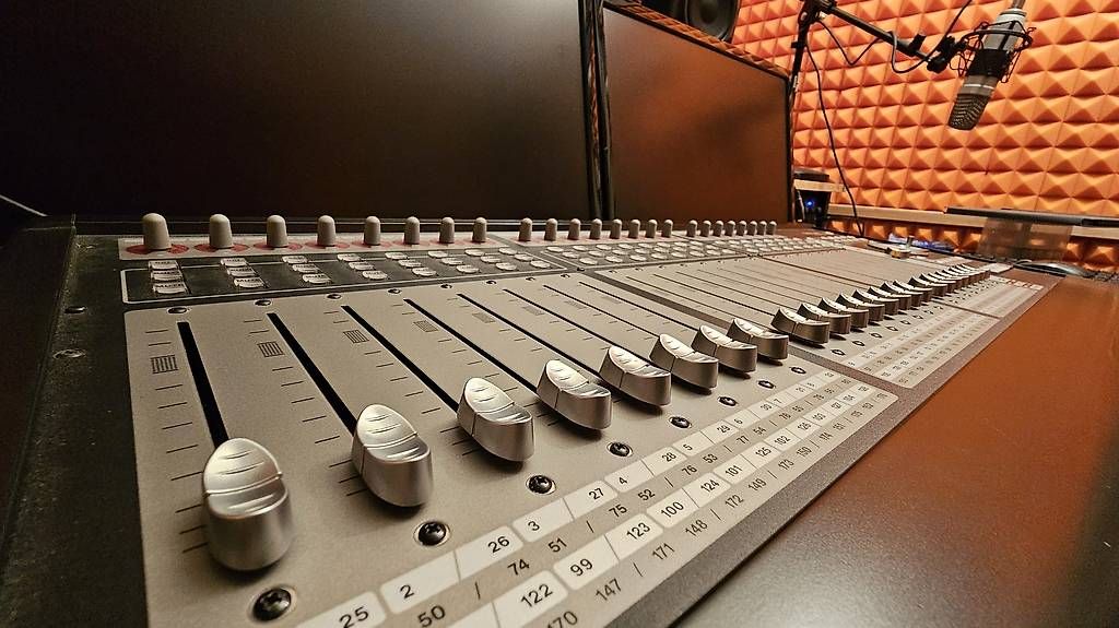 Sistema di controllo: Tascam US-2400 DAW Controller – Usato da Fislisbach venduto da rje_28s6