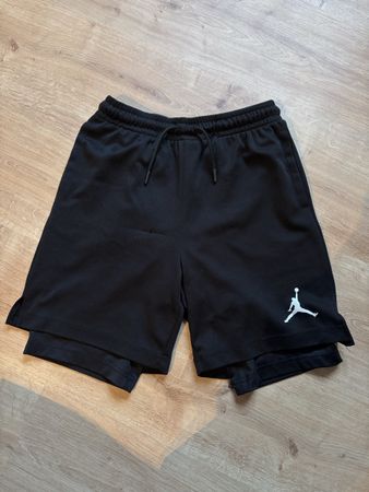 short de sport JORDAN, taille 12-13 ans