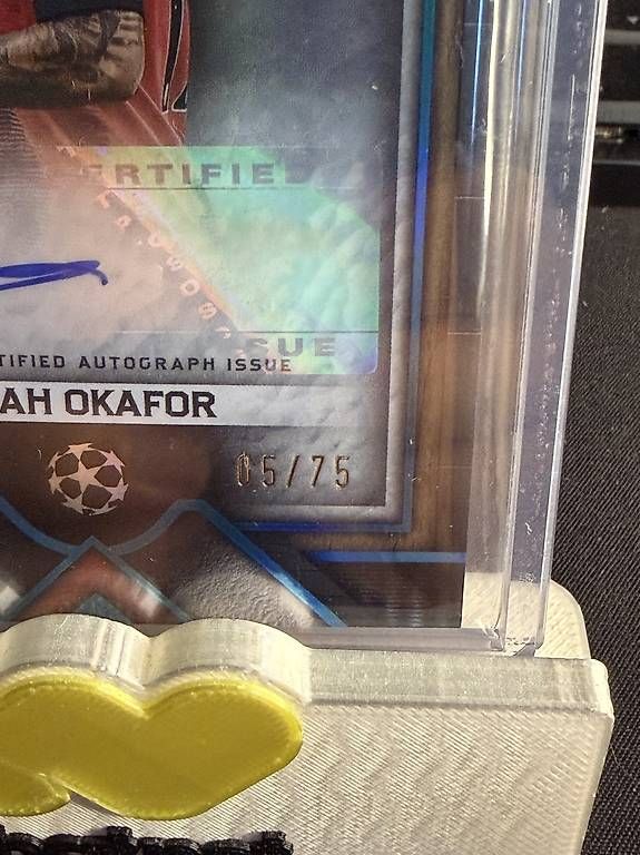 Carte collezionabili: Okafor /75 auto Topps muséum  – Usato da Prez-vers-Siviriez venduto da mel_flf7 1