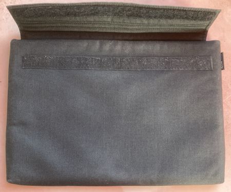 Laptop-Hülle ca.30x20cm aus weichem widerstandsfähigem Stoff