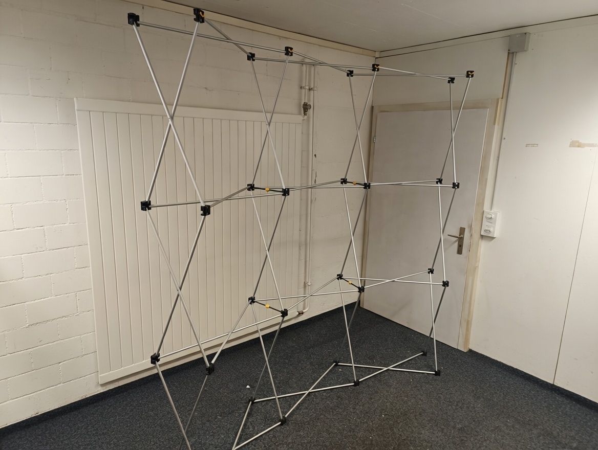Ladenausstattungen & Messebau: Faltwand / Pop-Up Display Präsentationswand – Gebraucht aus Pfäffikon ZH von K-V-M