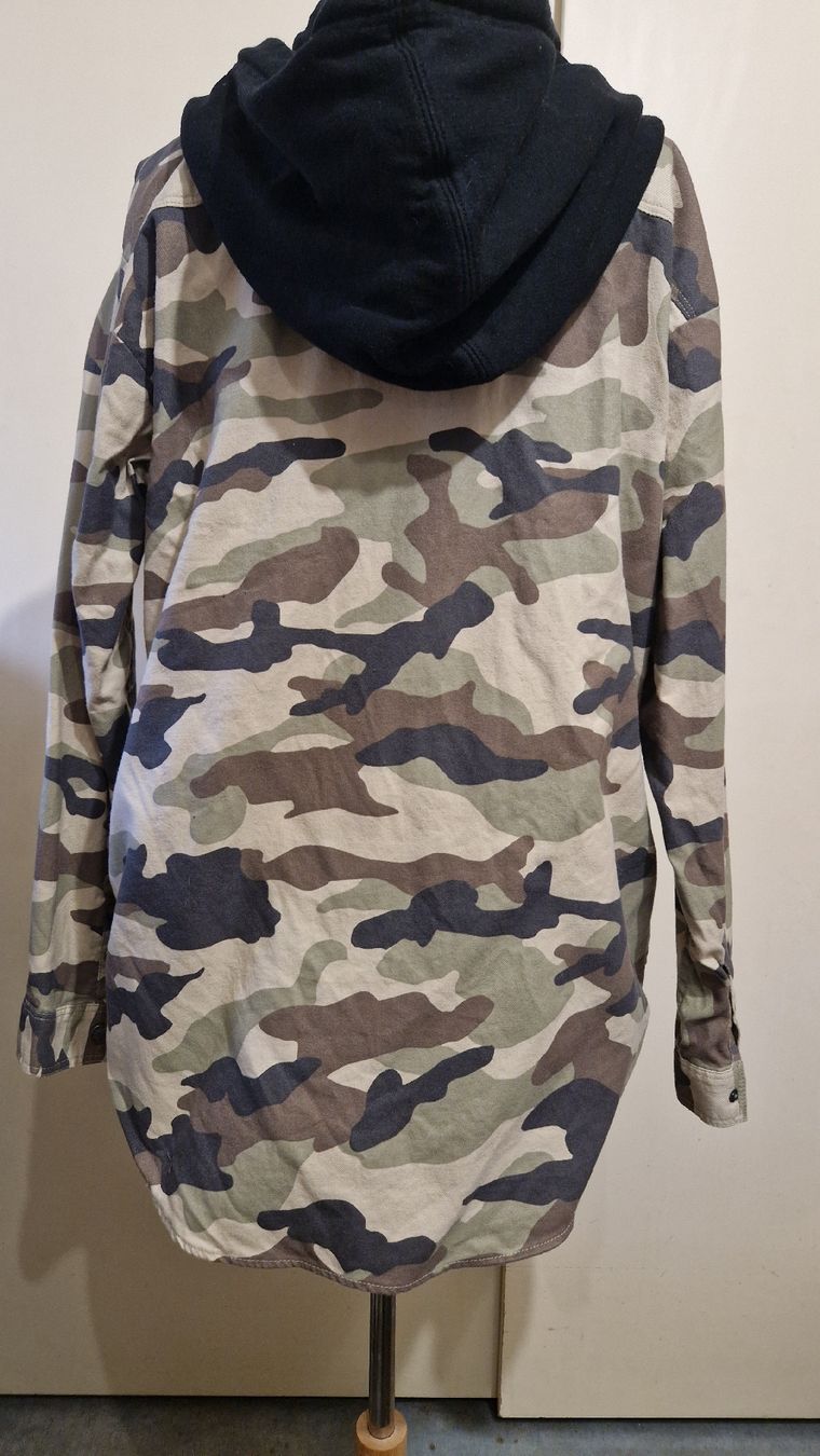 H&M Giacche: Camouflage-Jacke mit schwarzer Kapuze – Nuovo (secondo la descrizione) da Oberengstringen venduto da Sheera7 5