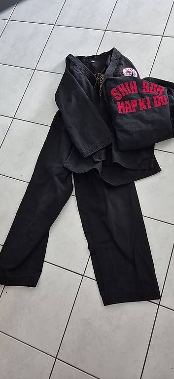 Costumes, combinaisons de sport et fonctionnelles: Shinson Hapkido Kleider – D'occasion à Düdingen par Nimiku