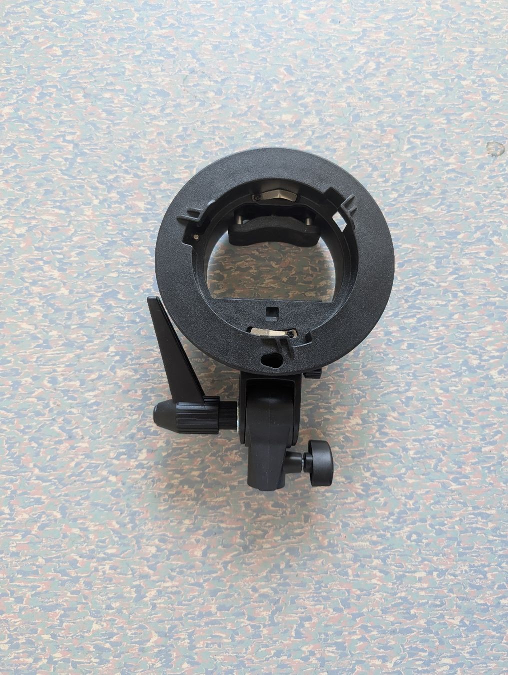 Supporti a parete: Blitzhalter / Speedring Bracket für Studiofotografie – Usato da Zug venduto da Smilzone