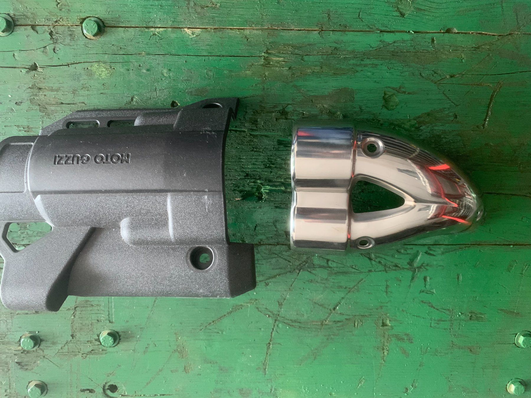 Moto Guzzi Sistemi di scarico: GUZZI GRISO copri tubo e dinamo – Nuovo (secondo la descrizione) da Cadro venduto da Tresoldi-Classic