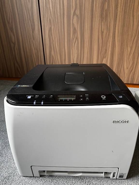 Stampanti: Ricoh SP C262DNw Farblaserdrucker, WLAN, Duplex – Usato da Netstal venduto da EduardKa