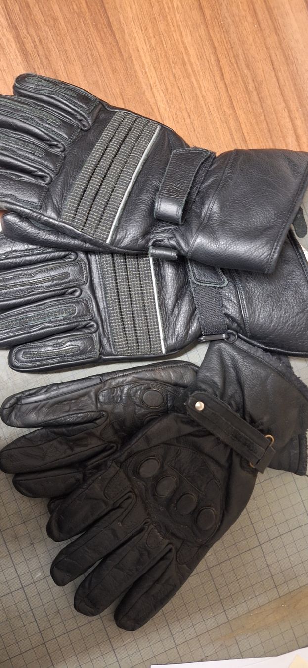 Handschuhe & Handstulpen: 2 Paar Motorradhandschuhe Leder  – Gebraucht aus Brugg AG von bacbac5757
