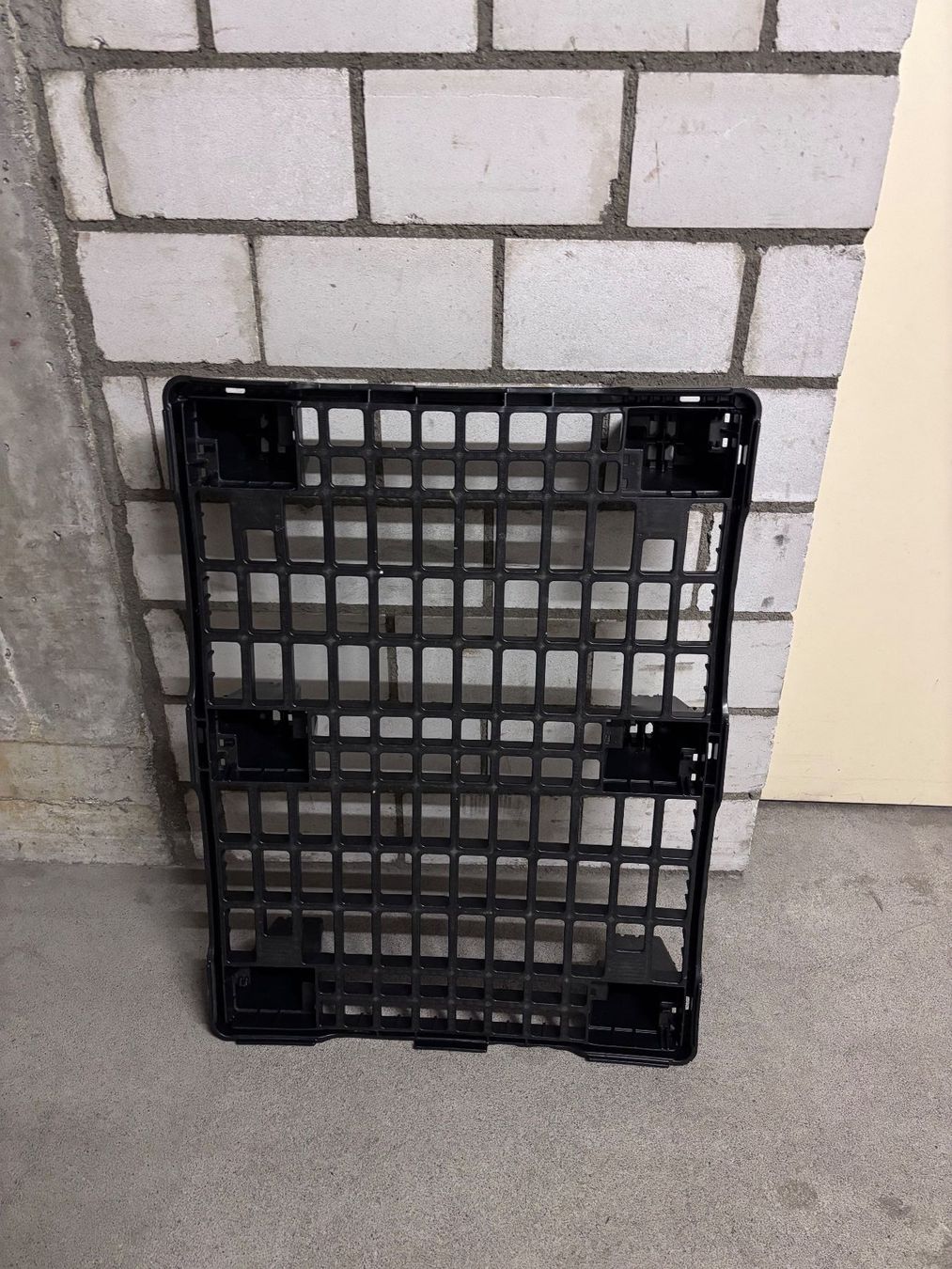Pallets: Plastikpalette 60cm x 80cm – Usato da Adliswil venduto da Pkraemer