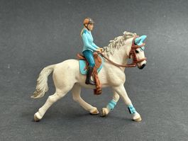 Schleich 42111 Turnierreiterin Pferd Turnier Reiter